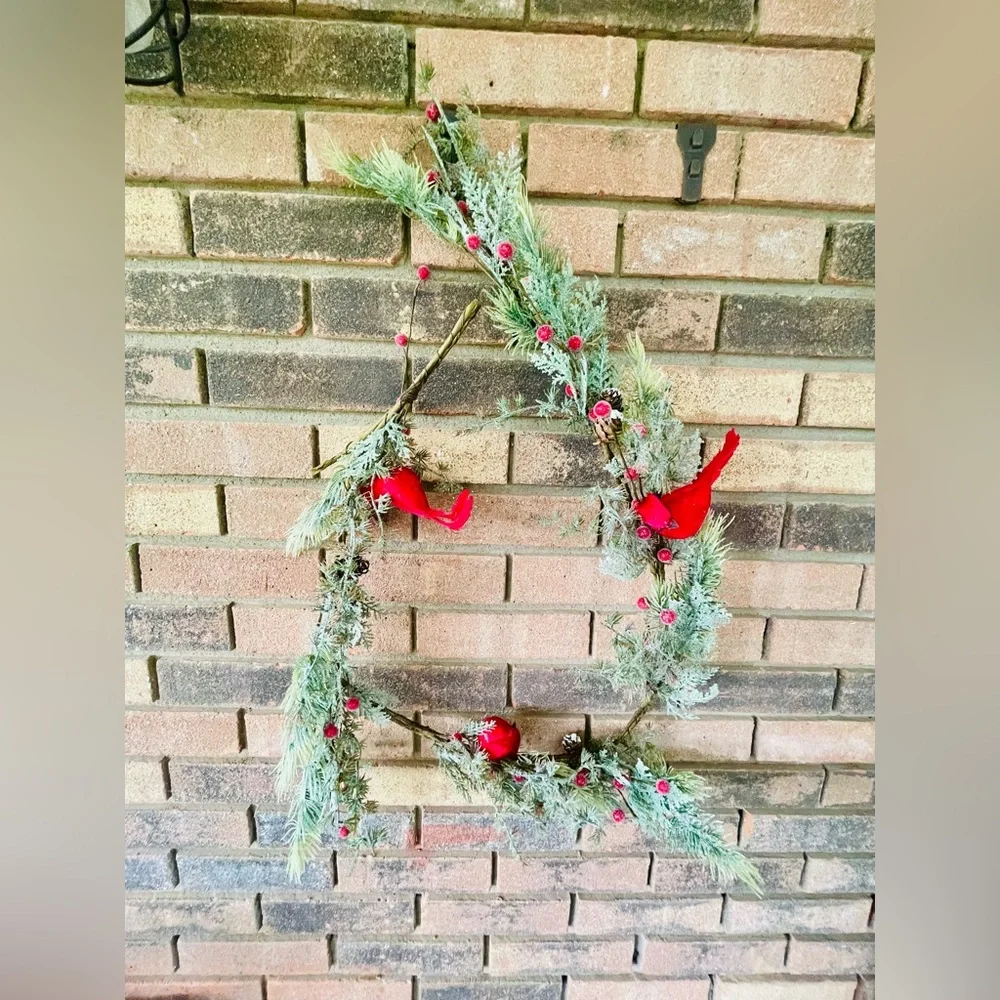 Icy Pine & Sugar Berry Cardinal Garland
